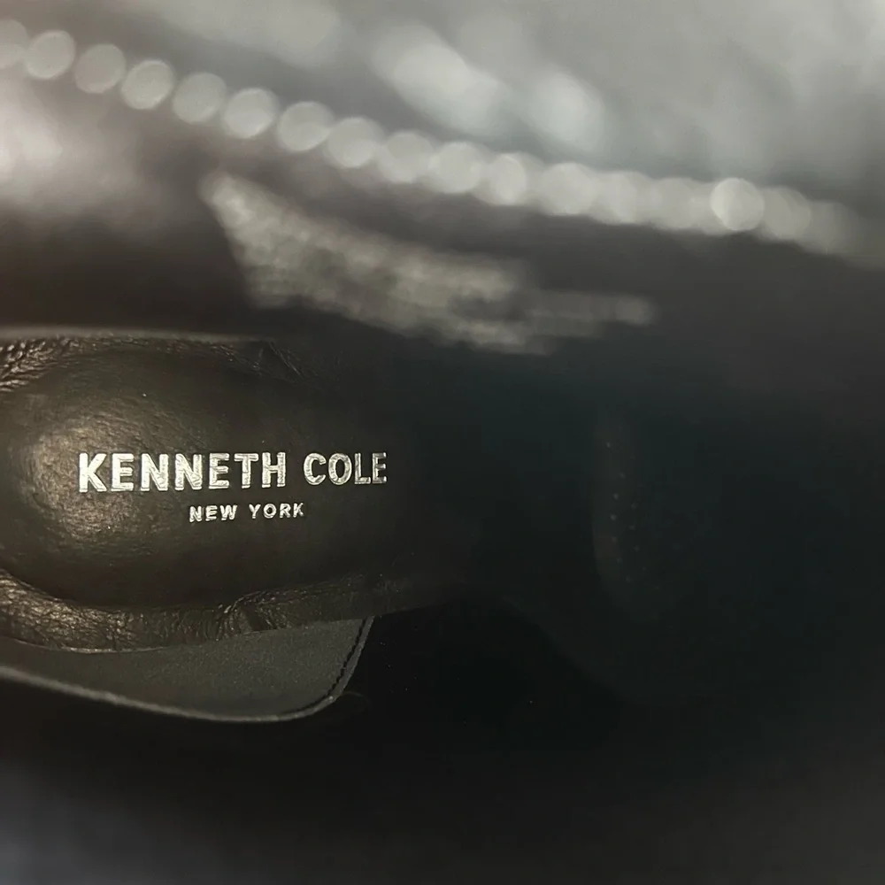 Kenneth Cole Riley 85 Simple Boot. - Picture 8 of 8